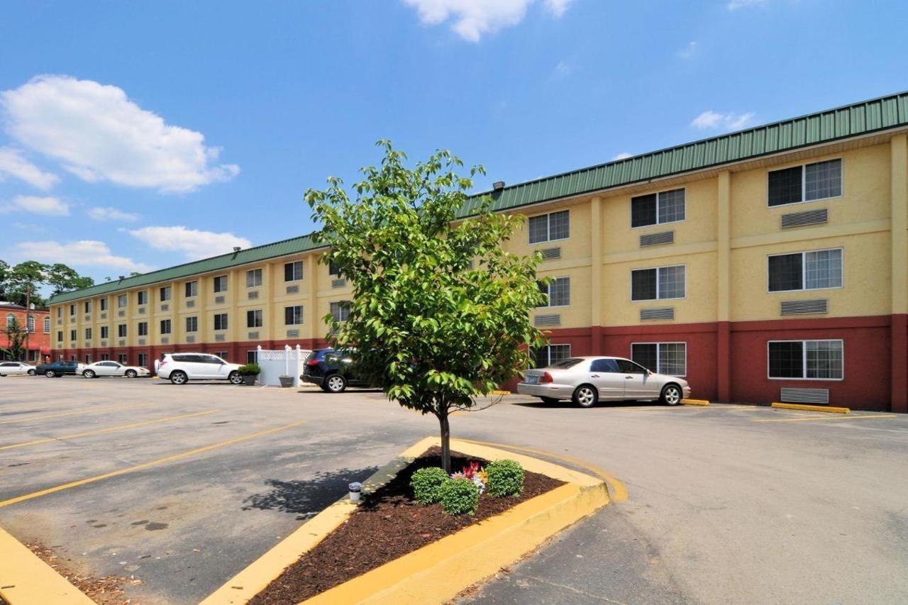 Quality Inn & Suites Morgantown - University Area Esterno foto