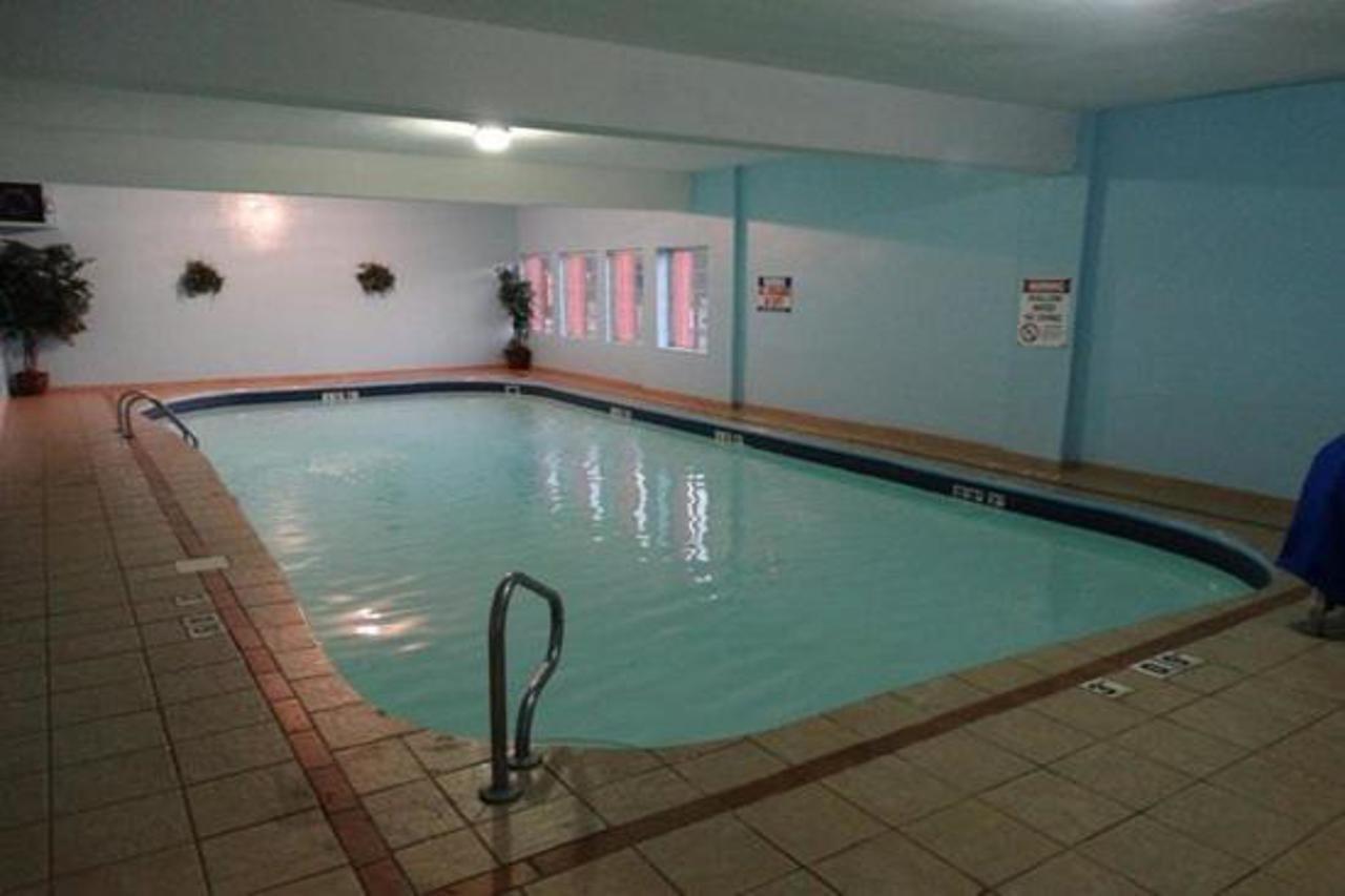 Quality Inn & Suites Morgantown - University Area Esterno foto
