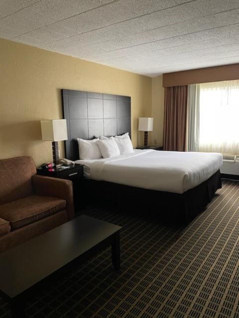 Quality Inn & Suites Morgantown - University Area Esterno foto