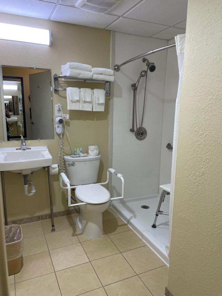 Quality Inn & Suites Morgantown - University Area Esterno foto
