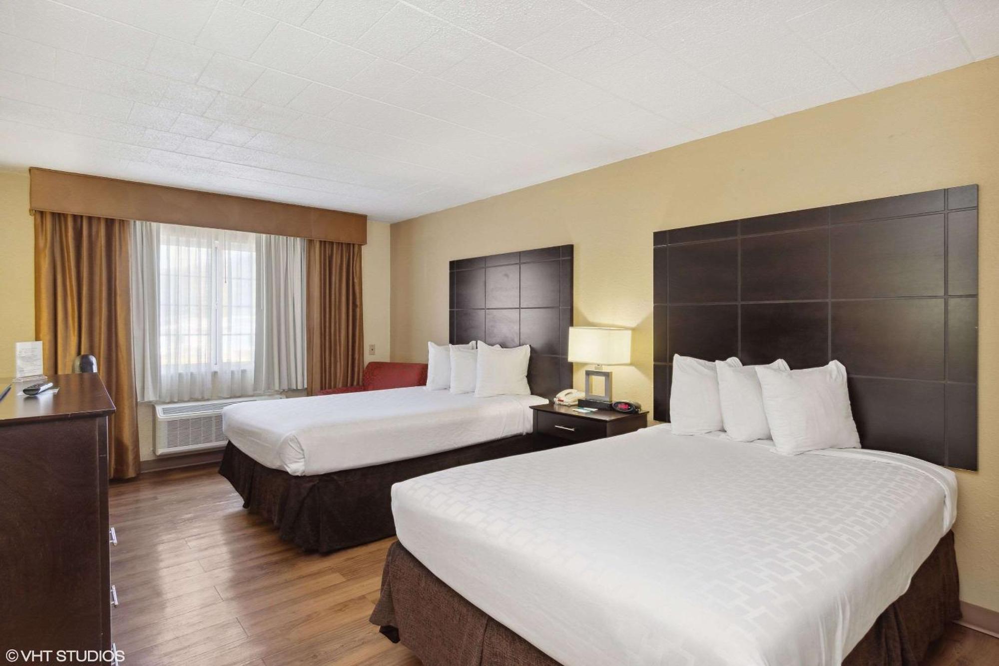 Quality Inn & Suites Morgantown - University Area Esterno foto