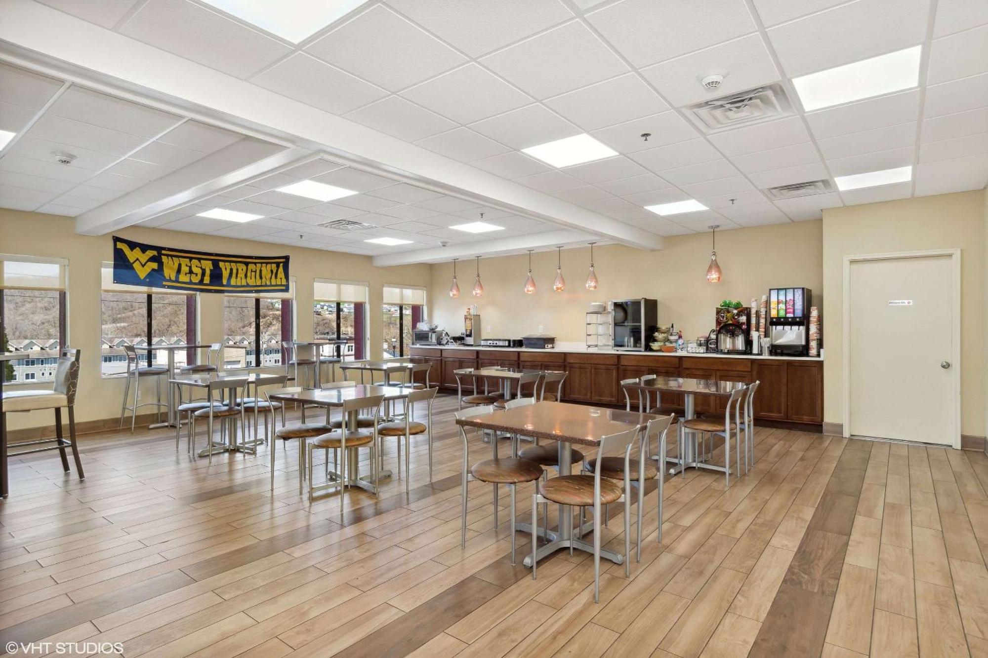 Quality Inn & Suites Morgantown - University Area Esterno foto