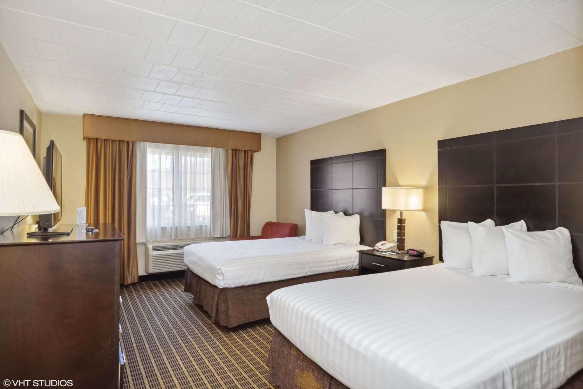 Quality Inn & Suites Morgantown - University Area Esterno foto