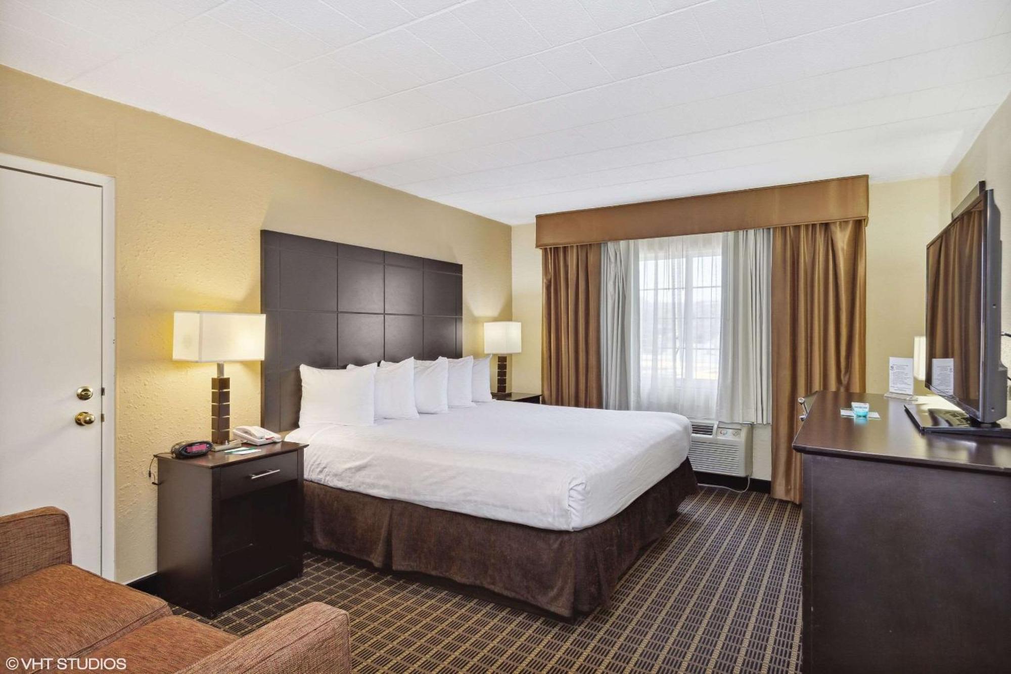 Quality Inn & Suites Morgantown - University Area Esterno foto