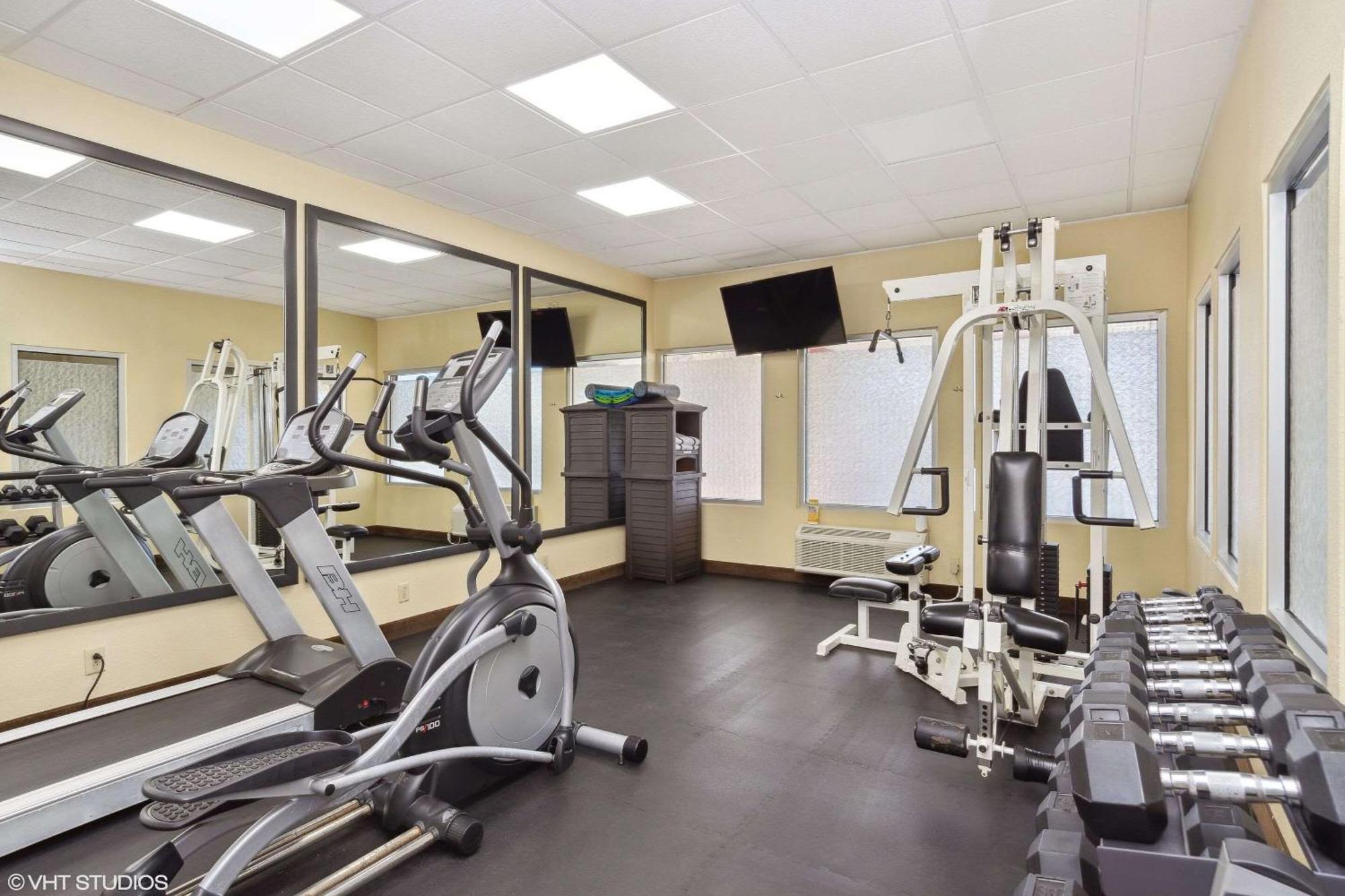 Quality Inn & Suites Morgantown - University Area Esterno foto