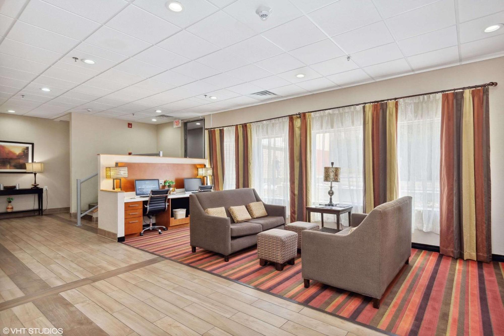 Quality Inn & Suites Morgantown - University Area Esterno foto