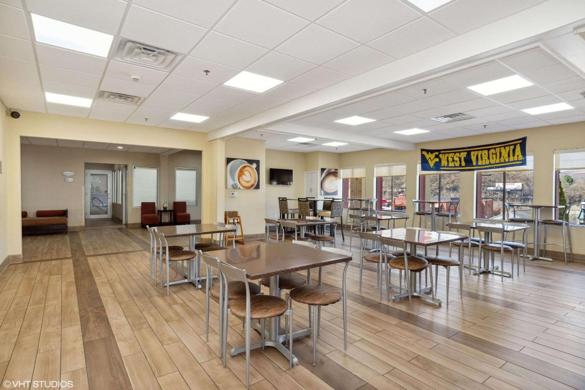 Quality Inn & Suites Morgantown - University Area Esterno foto